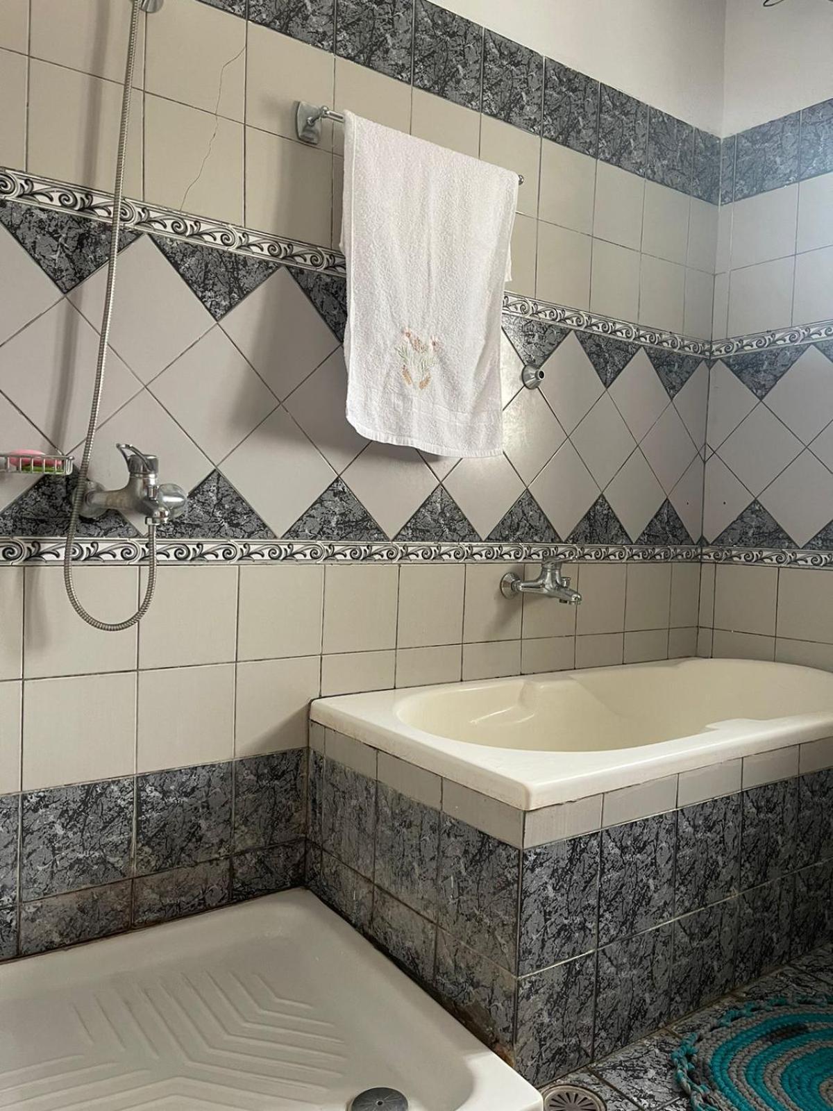Guest House Lengo Gjirokaster Ngoại thất bức ảnh
