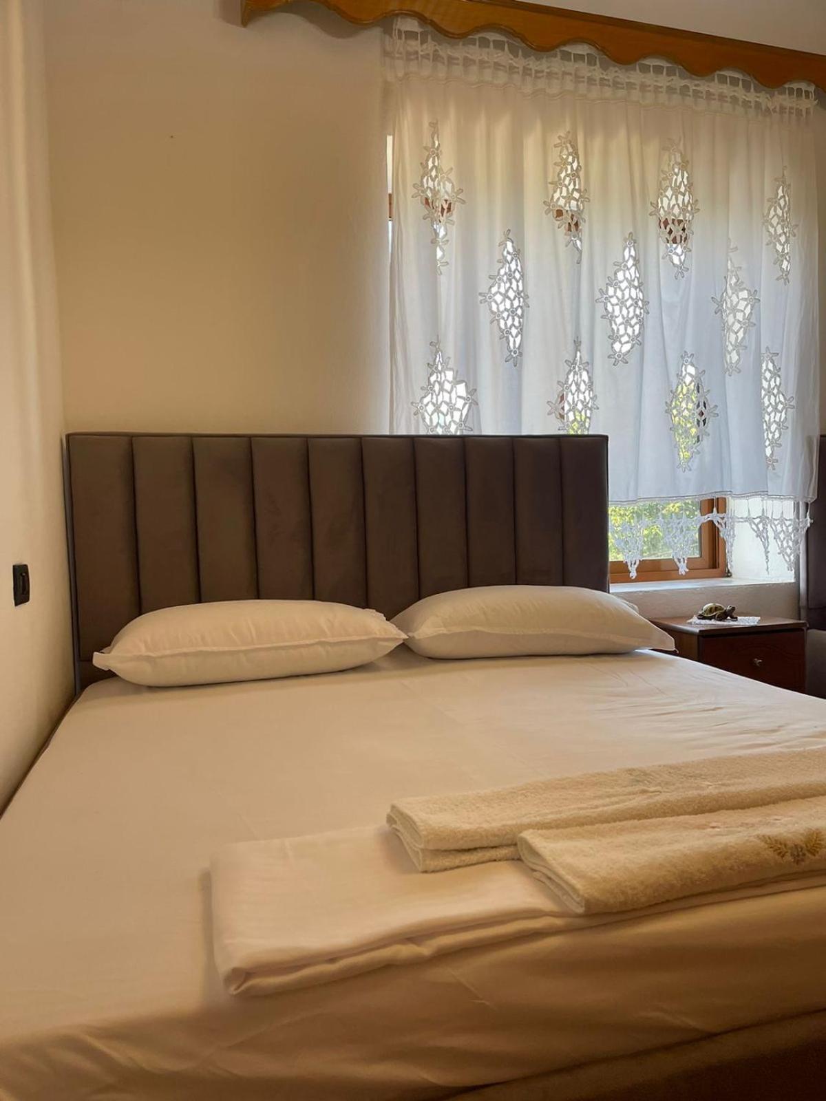 Guest House Lengo Gjirokaster Ngoại thất bức ảnh