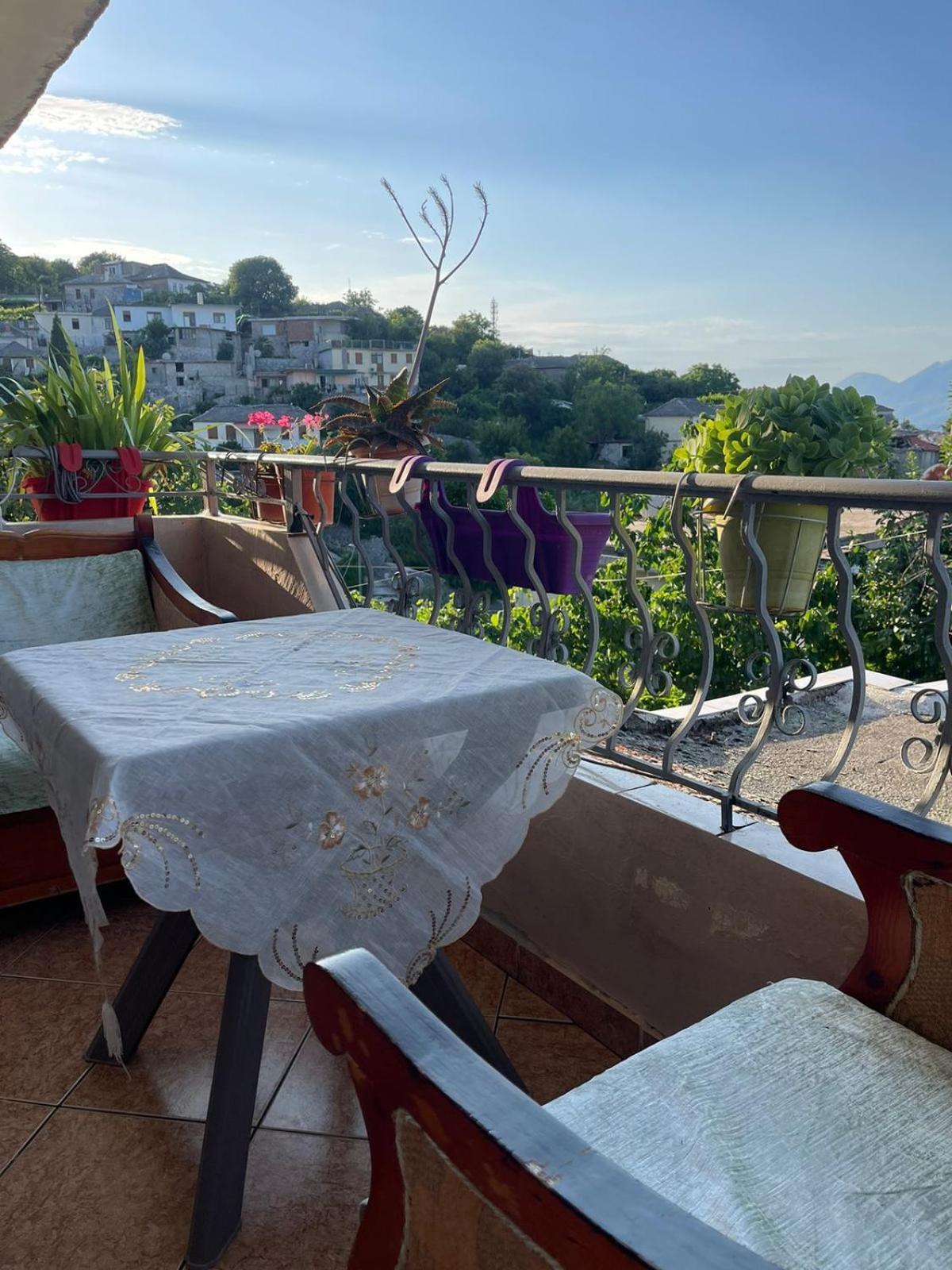 Guest House Lengo Gjirokaster Ngoại thất bức ảnh