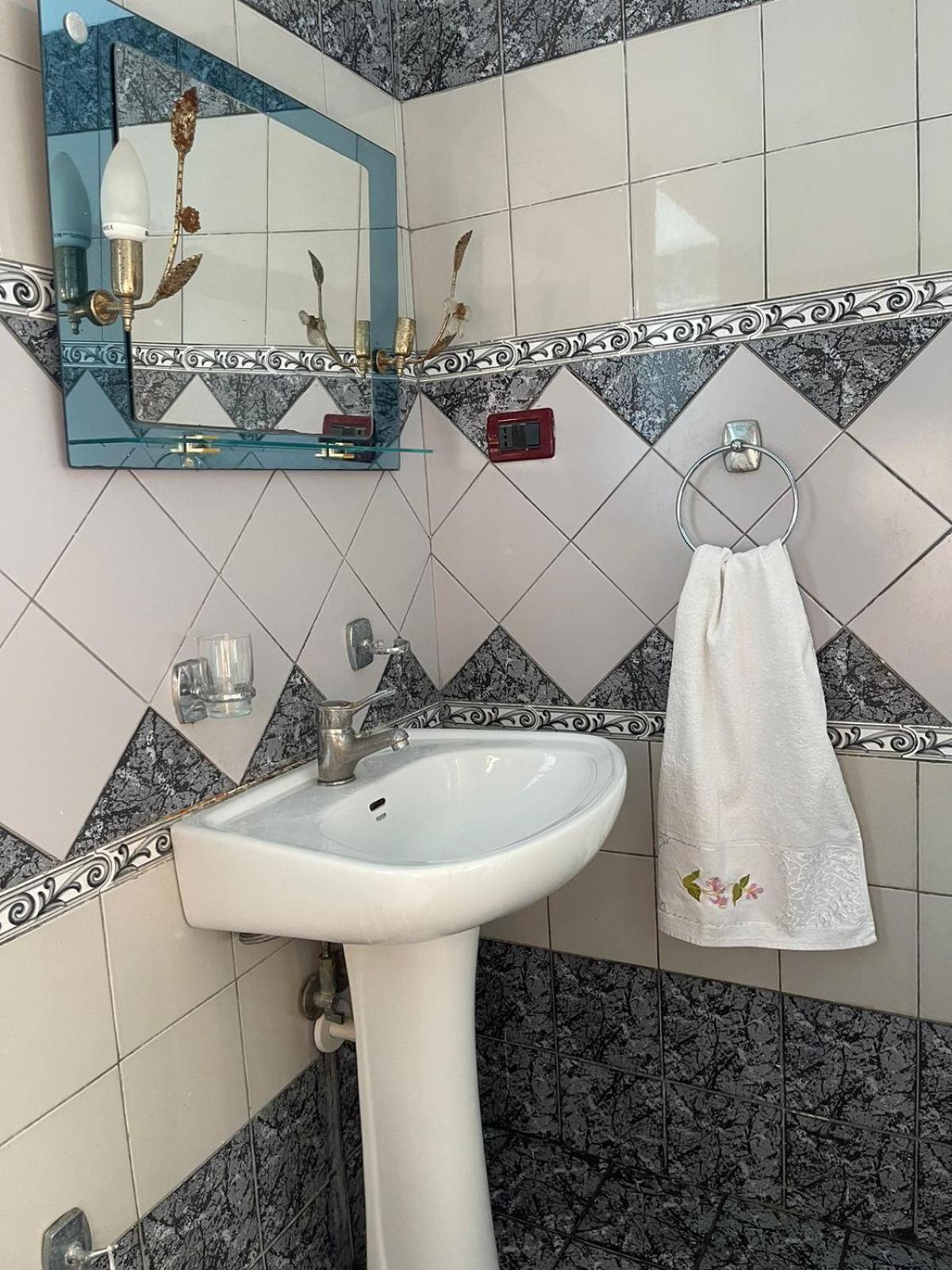 Guest House Lengo Gjirokaster Ngoại thất bức ảnh