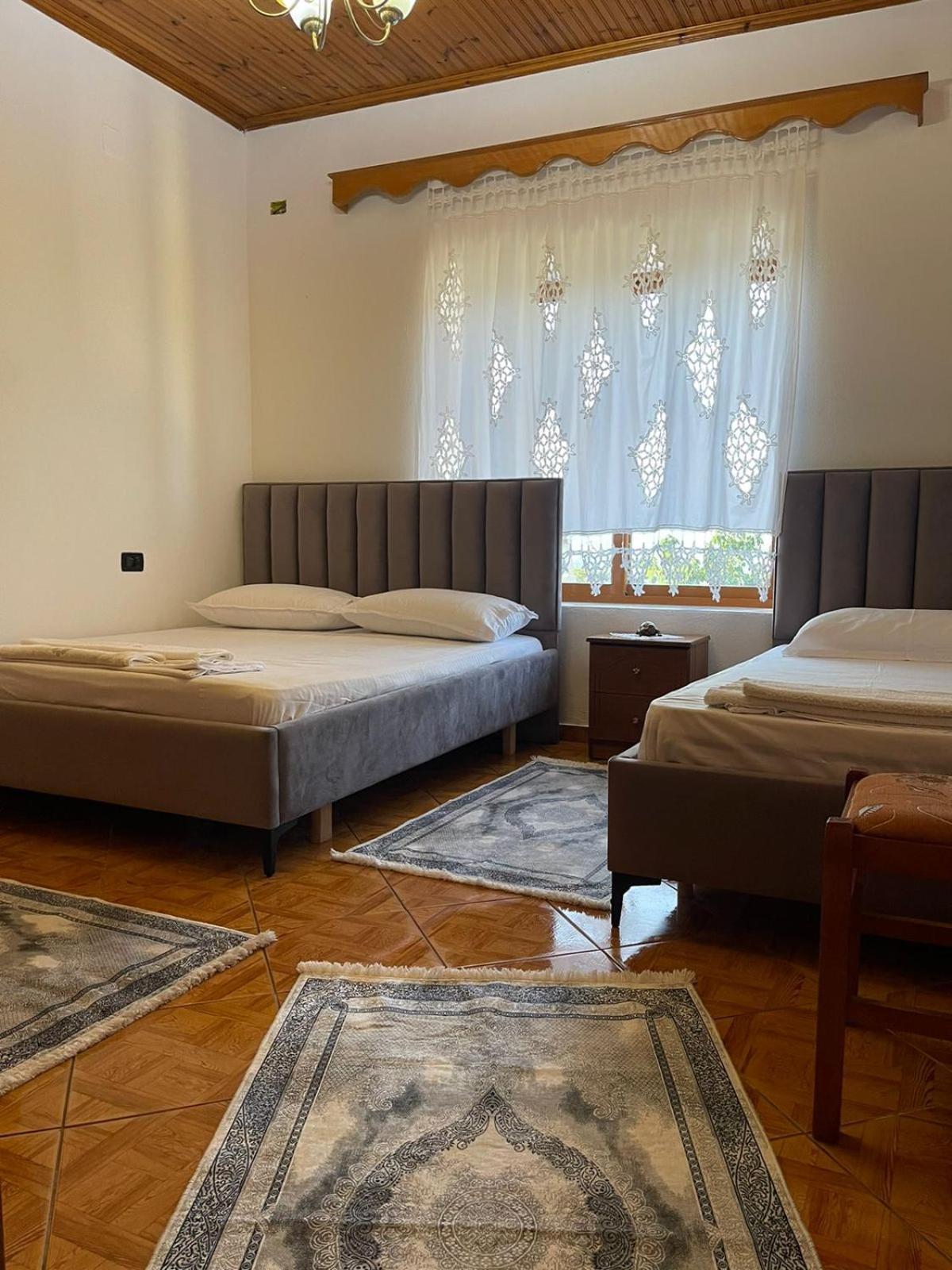Guest House Lengo Gjirokaster Ngoại thất bức ảnh