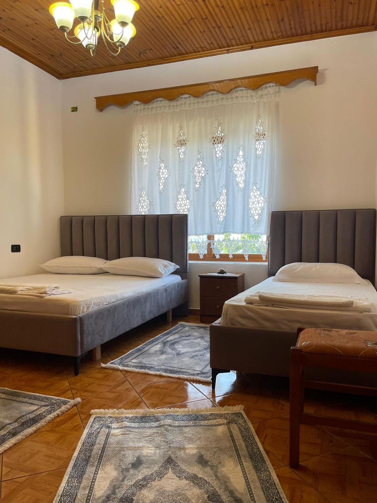 Guest House Lengo Gjirokaster Ngoại thất bức ảnh