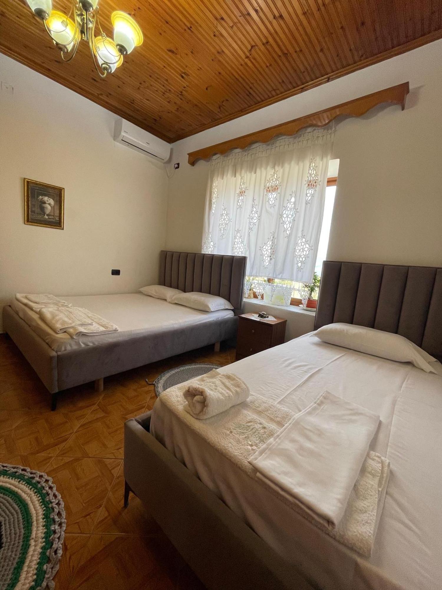 Guest House Lengo Gjirokaster Ngoại thất bức ảnh
