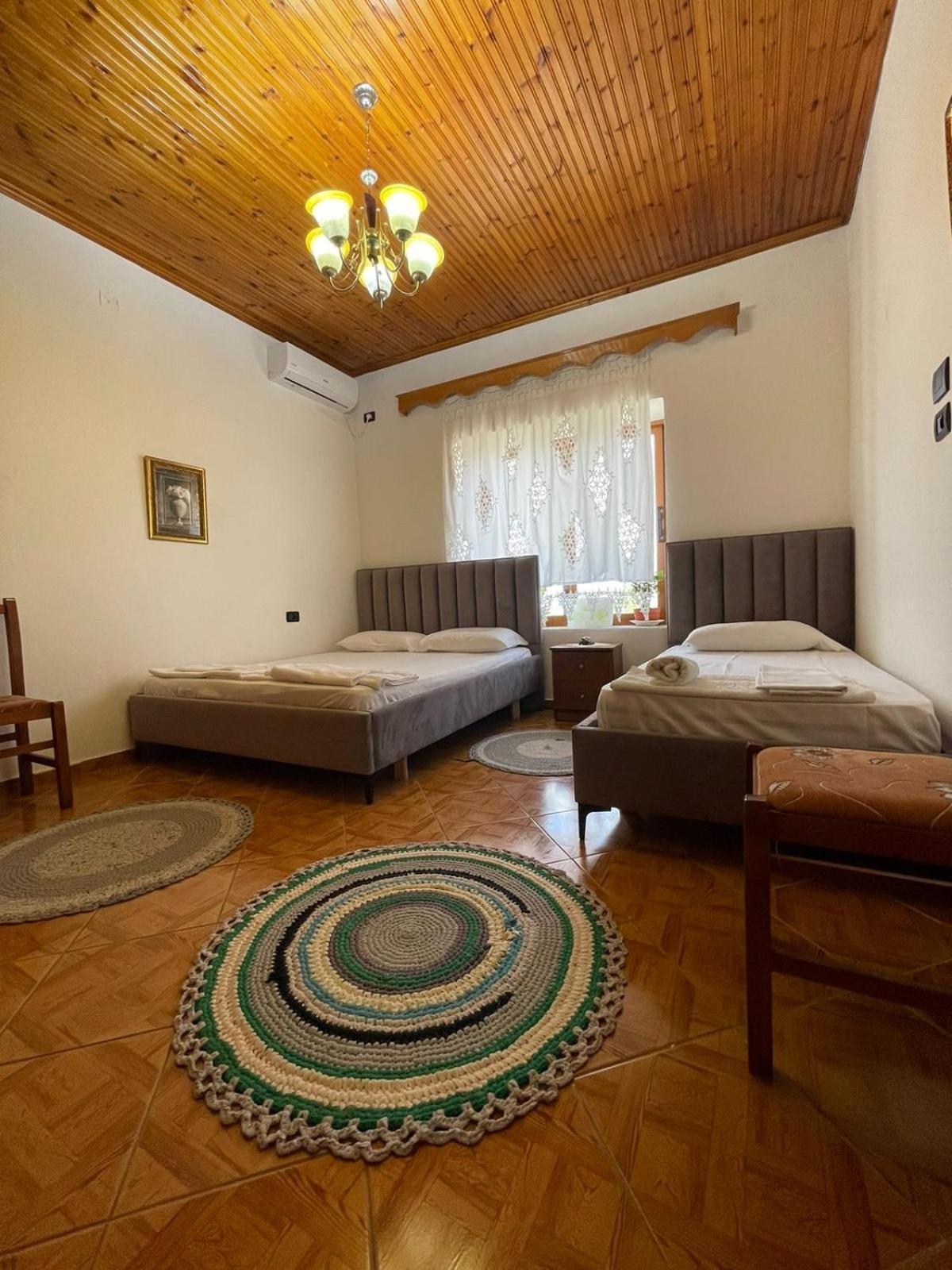 Guest House Lengo Gjirokaster Ngoại thất bức ảnh