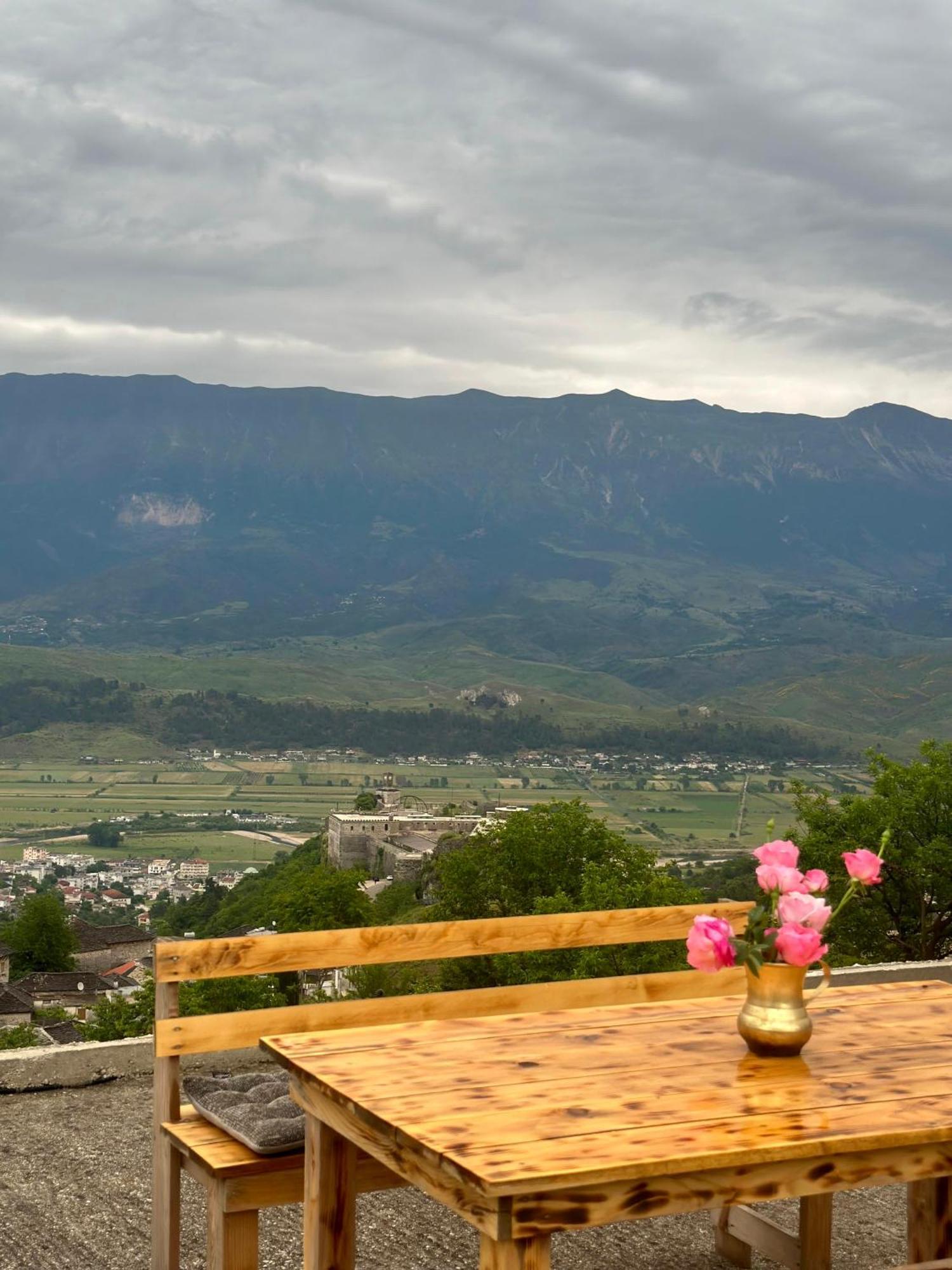 Guest House Lengo Gjirokaster Ngoại thất bức ảnh