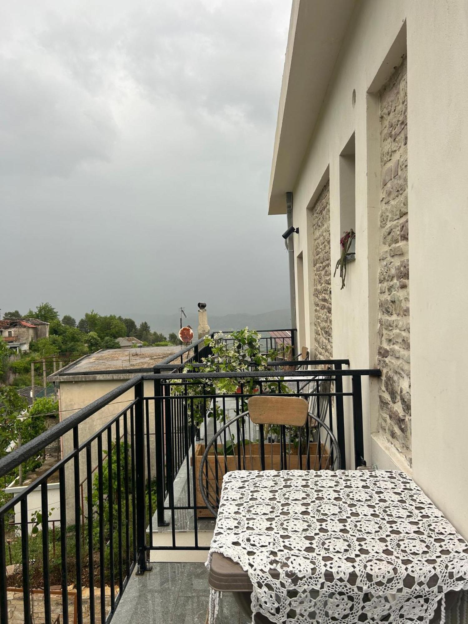 Guest House Lengo Gjirokaster Ngoại thất bức ảnh