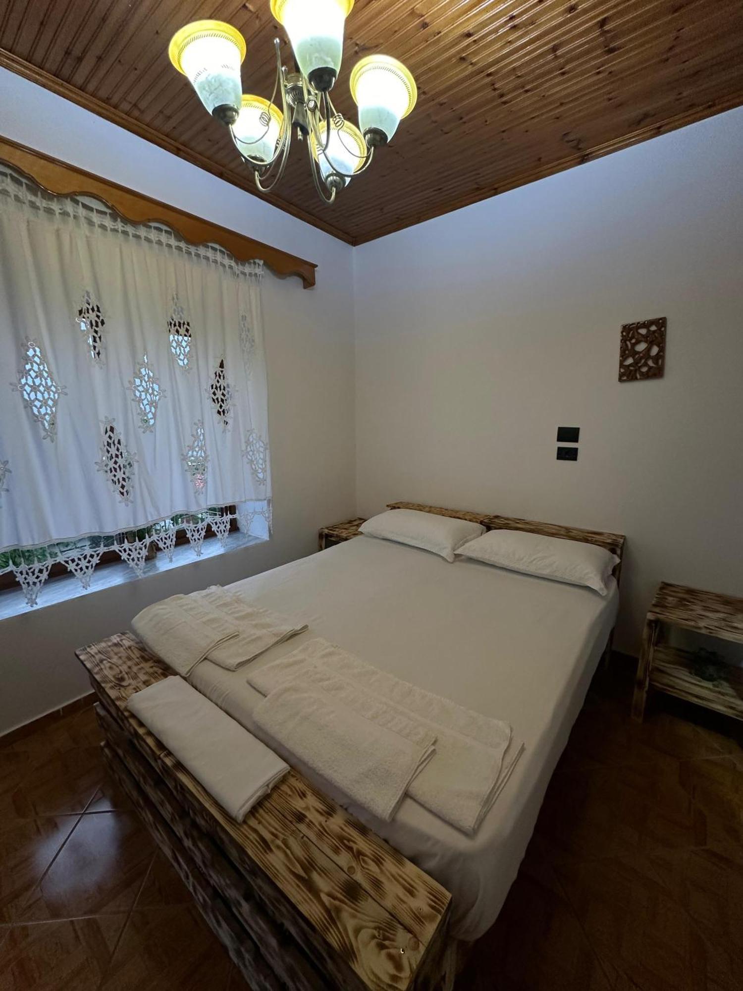 Guest House Lengo Gjirokaster Ngoại thất bức ảnh