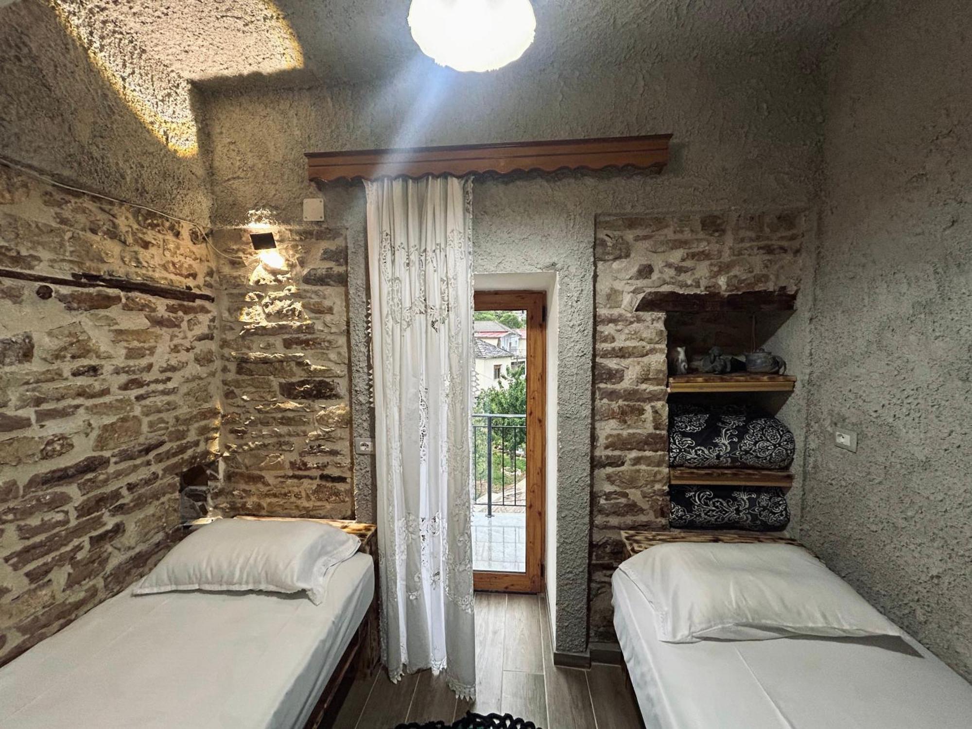 Guest House Lengo Gjirokaster Ngoại thất bức ảnh