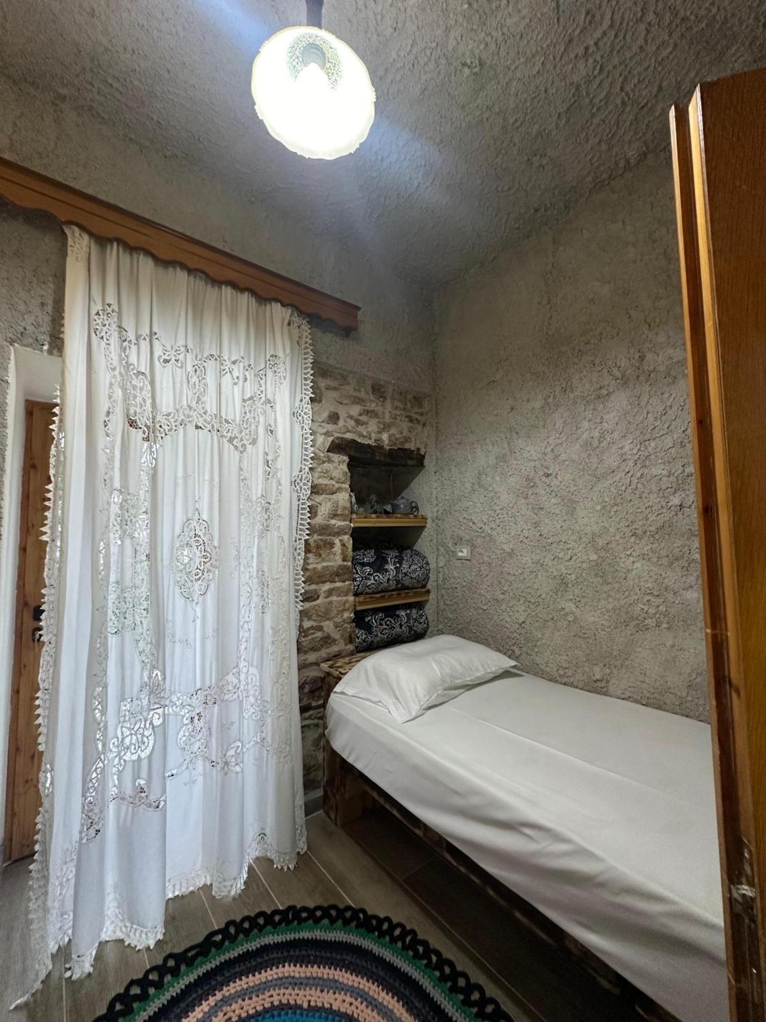 Guest House Lengo Gjirokaster Ngoại thất bức ảnh